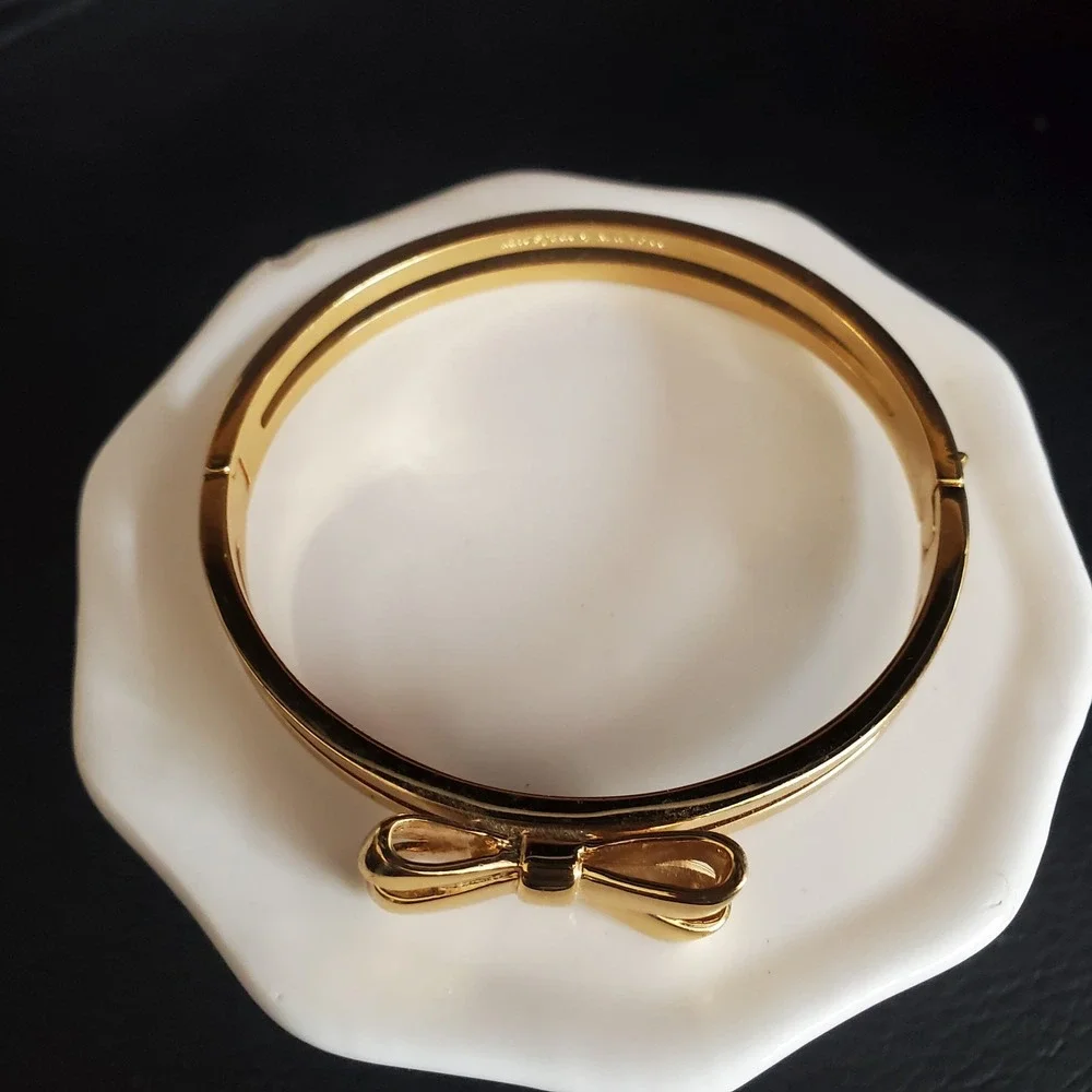 Kate Spade New York DOUBLE BOW Gold Plated Hinged Bangle Bracelet Strong Clasp - Picture 2 of 10